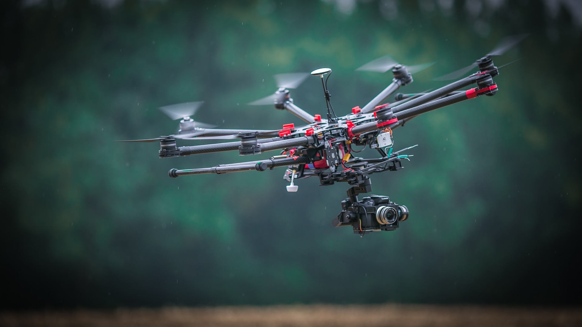 Menggunakan drone untuk memeriksa irigasi